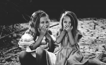 11 วิธีในการพูดแค่ล้อเล่นนะ นอกจากคำว่า “just kidding”